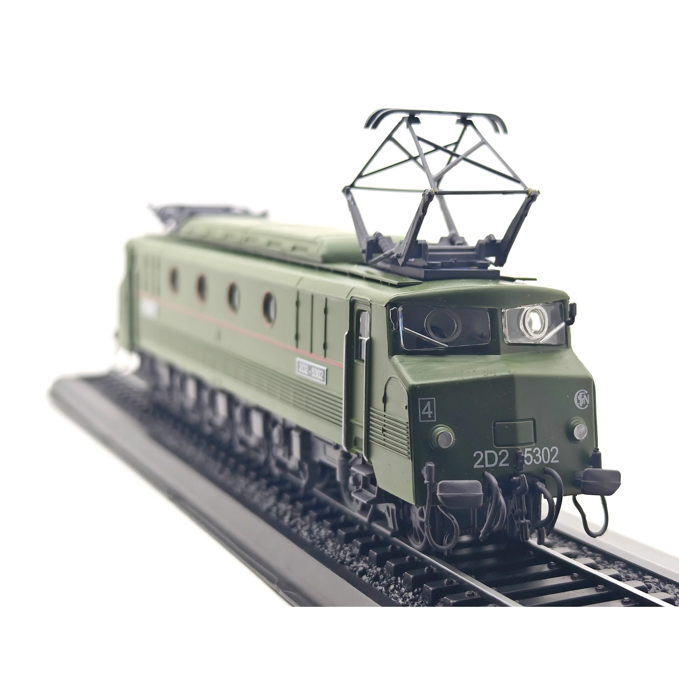 spot-1-87-2d2-5302-1942-train-model-static-finished-model-out-of-print
