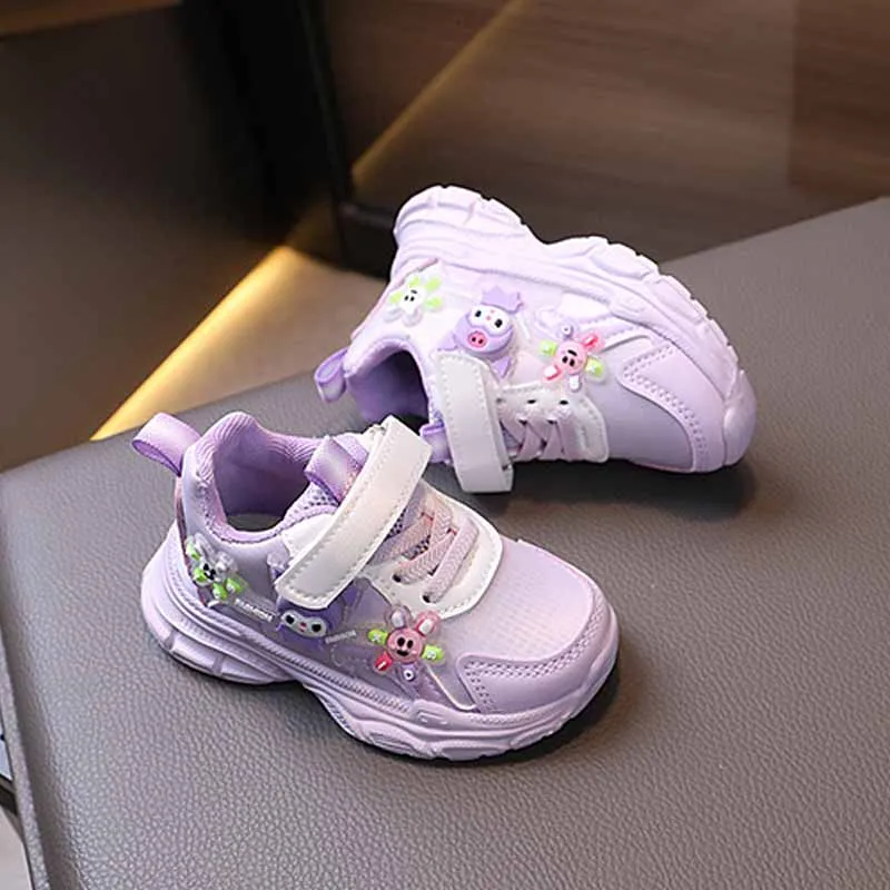 Sanrio Kuromi dziecięce buty na co dzień jesienne nowe dziecięce buty sportowe dziewczęce kreskówki z oświetleniem LED Trend buty do biegania trampki