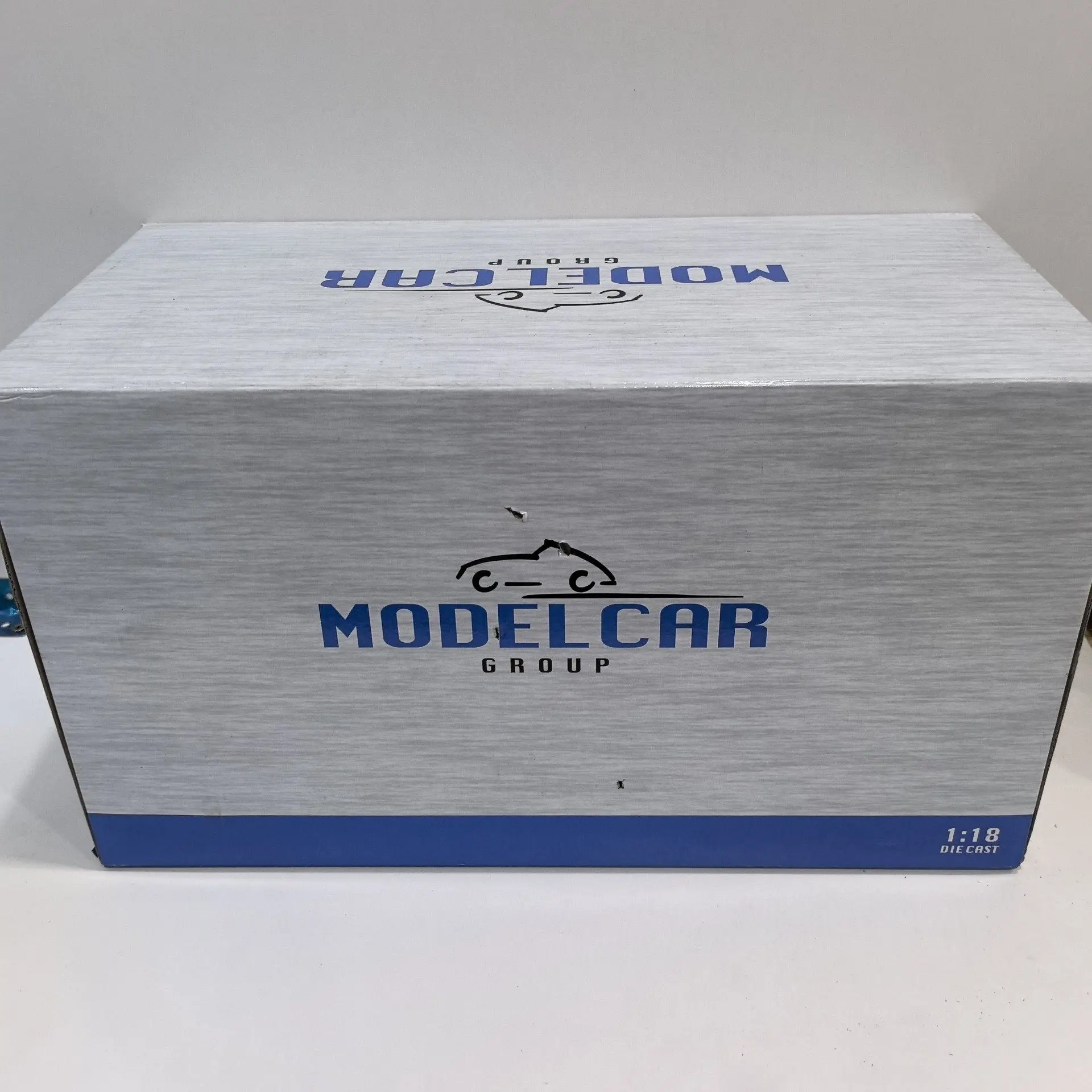 

Flaws Diecast MCG 1/18 Scale SCANIA 143 MCG18239 Alloy Car Model