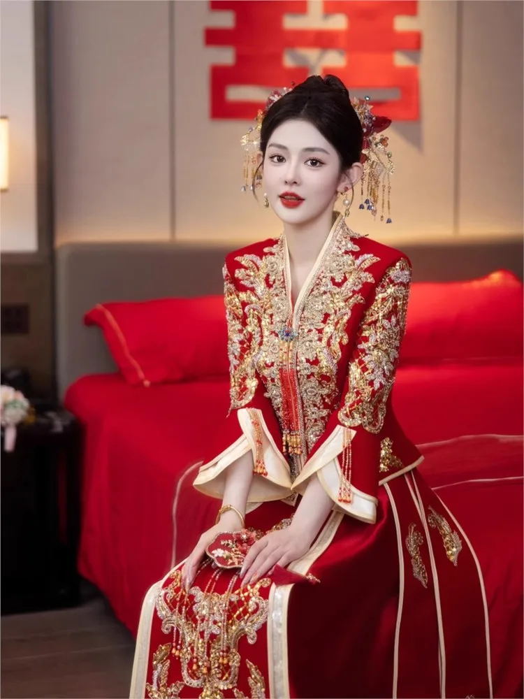 The bride's new Chinese-style wedding dress a large-sized velvet