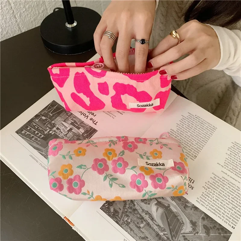 

Zipper Makeup Bags Lipsticks Toilet Make Up Brush Bag 3D Flower Print Cosmetic Bag Vintage Style Women Pencil Case Makeup Pouch