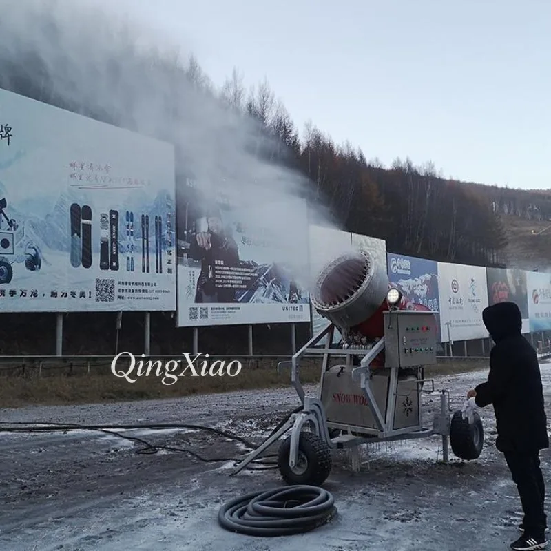 Bild 3: Große mobile Schneemaschine, tragbare künstliche Schneefallanlage, geeignet für Indoor- und Outdoor-Skigebiete sowie Freizeitparks.