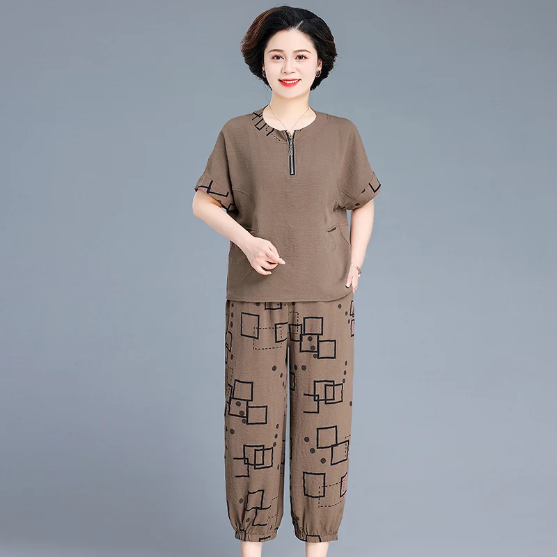 

Casual Summer Outfit for Mom 2025 New Sle Women's Mid-aged And ly ort Sve T-irt Faionable Large Size Top
