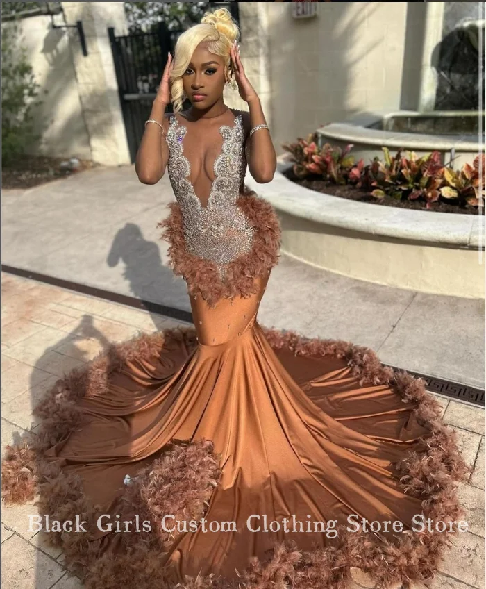 Luxury Brown Sexy Prom Prom Dress Brown Crystal Beaded Applique Feather Mermaid Black Girl Evening Dress فساتين للمناسبات الرسمي