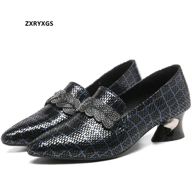 

2024 New Top Sheepskin Patent Leather Women's Shoes Pointed Toe Rhinestones Banquet Wedding High Heels Large Size Fashion Shoes