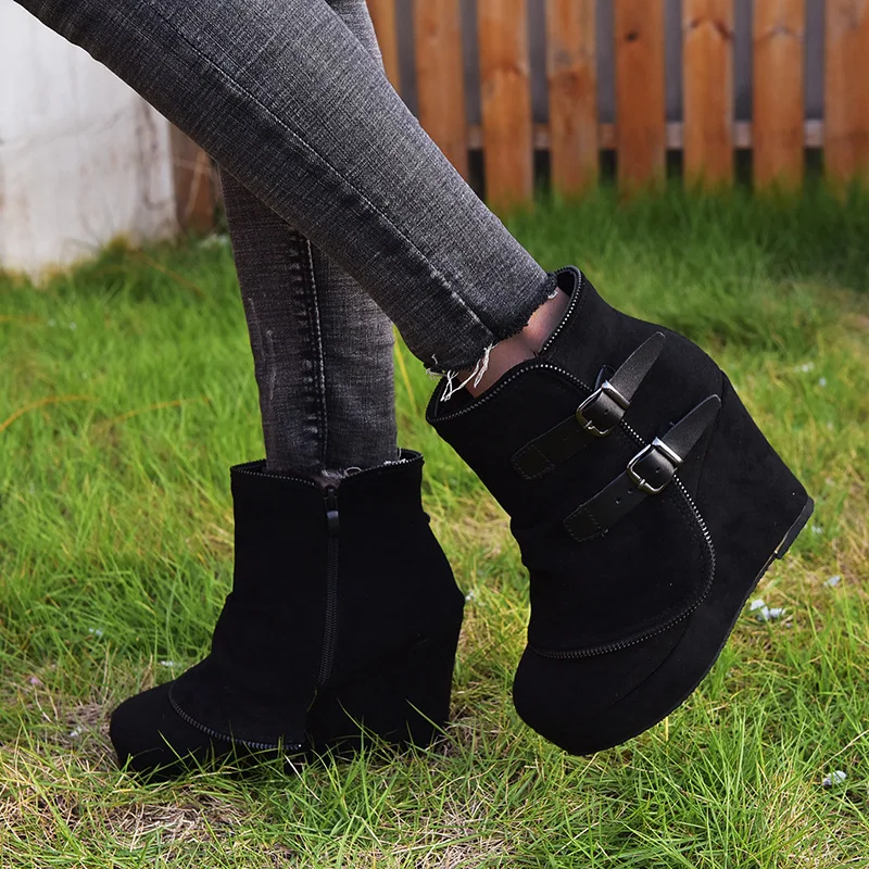 

Women's Fashion Ankle Boots Suede Wedge Zipper Solid Color Short Boots Round Toe Shoes Women's Suspender Shoes 2025 NEW