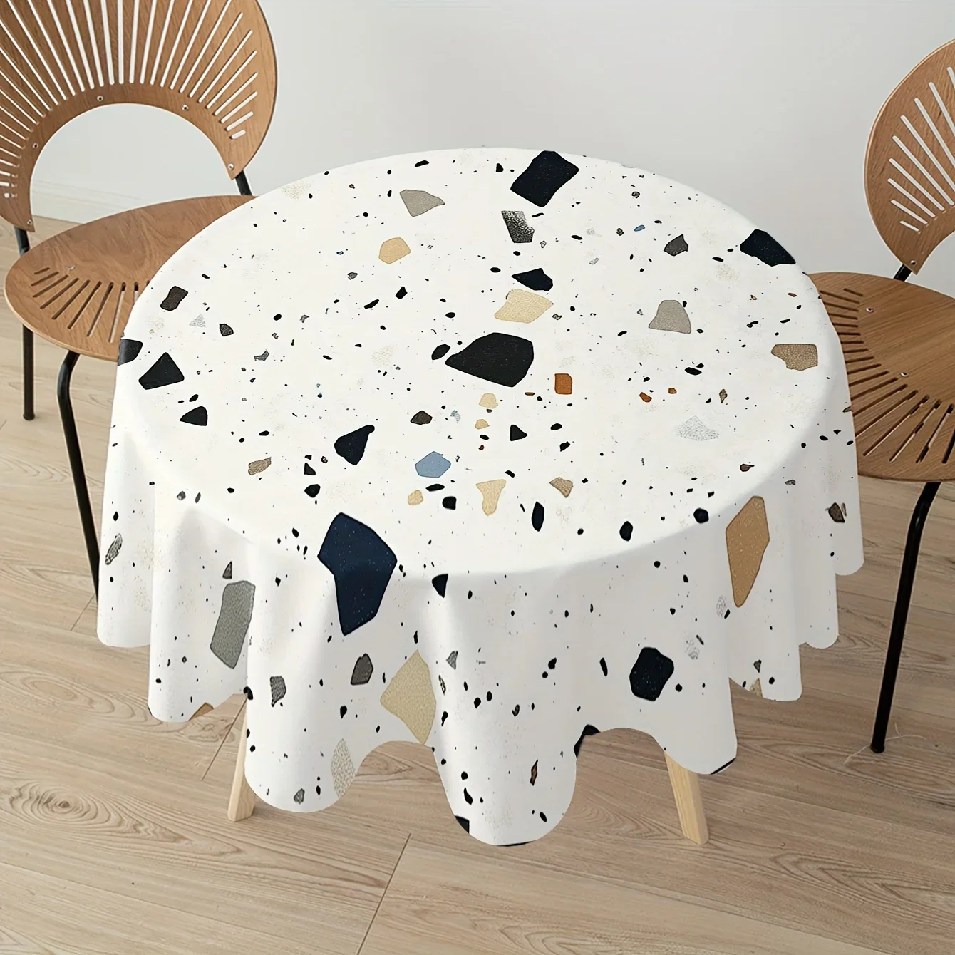 A circular tablecloth with a floor pattern, 60 inches in diameterzyc
