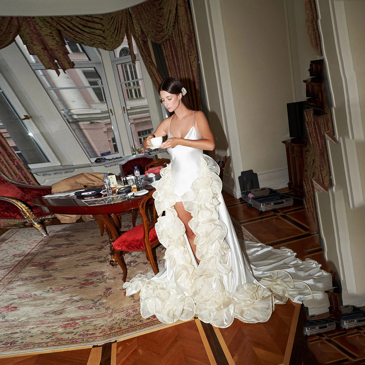 Chic vestido de baile longo espaguete marfim em camadas vestidos de festa de casamento uma linha cetim oraganza vestidos de festa com trem