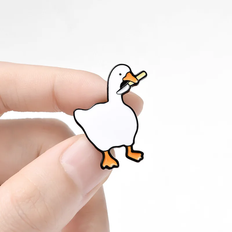 Broche de esmalte de Pato de la Dagger, insignia de Metal de ganso de pico largo divertido, Pin de solapa personalizado para bolsa de ropa, regalo de joyería para niños