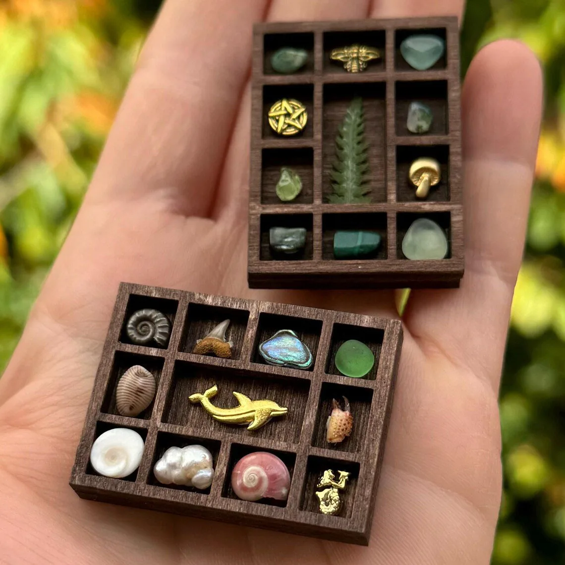 7*5.4*0.6cm Wooden Miniature Crystal Stone Display Stand Miniature Trinket Shelf Decoration Crafts