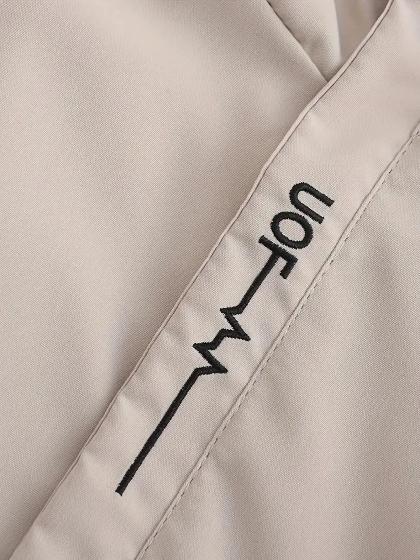 سترة بشعار مخصص للرجال - معطف بغطاء للرأس بسحاب كامل أبيض/أسود مع استبدال رقعة الشعار، قابل للغسل في الغسالة، مقبس طيران