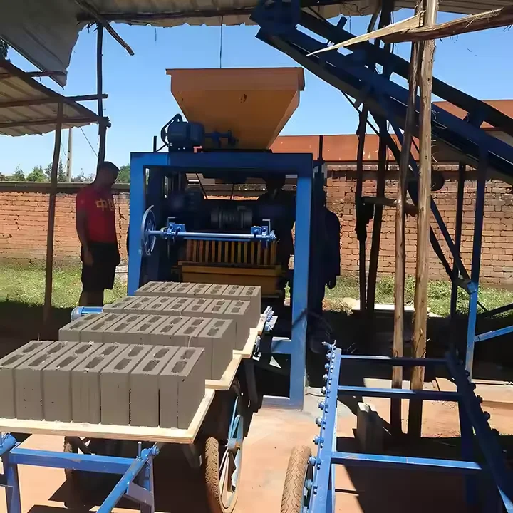 آلات تصنيع البلوك الأوتوماتيكية الخرسانية في الفلبين QT4-24 آلات تصنيع الطوب الأسمنتي من الصين الطوب الأسمنتي المجوف