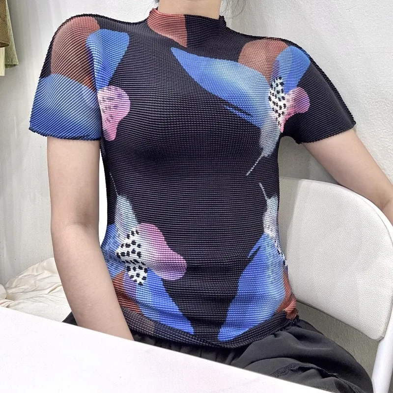 

Miyake Corn Kernel Pleated Blouse Women's Summer New Graffiti Printing Stretch Slim Thin Hundred Short-sleeved Pullover T-shirt