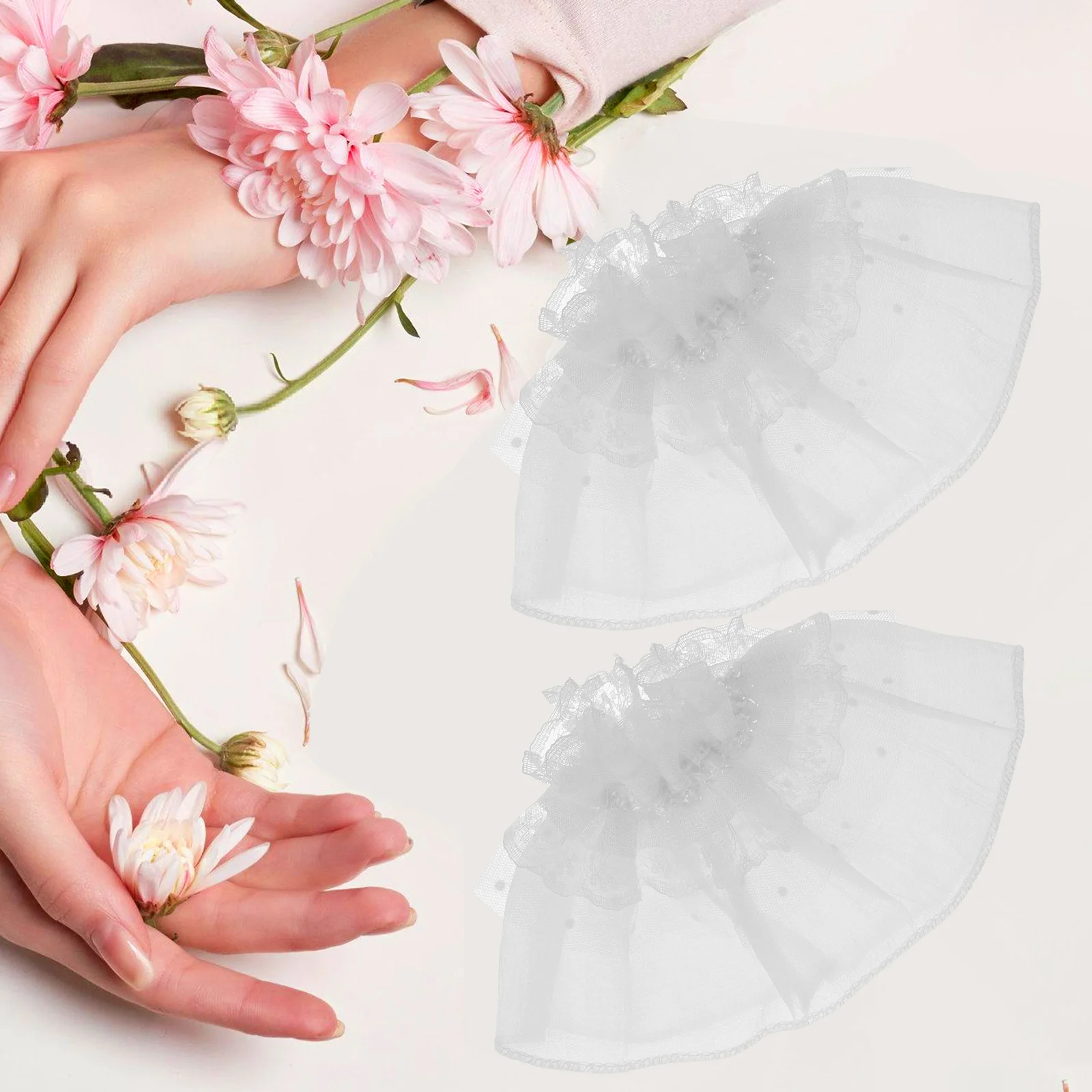 

2Pcs Removable Bell Sleeve Cuffs White Lace Wrist Cuffs for Women Detachable Fashion Sleeves Cute Lolita Outfit Party Wear