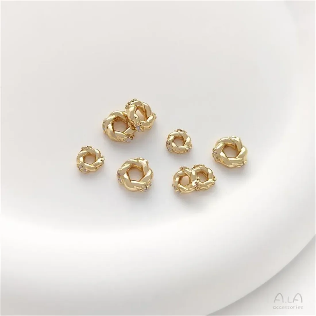 14K Oro intarsiato Zircone Nodo Pasta fritta Torsioni Anello Ghirlanda di perline Accessori per braccialetti fai da te con perline a mano C325