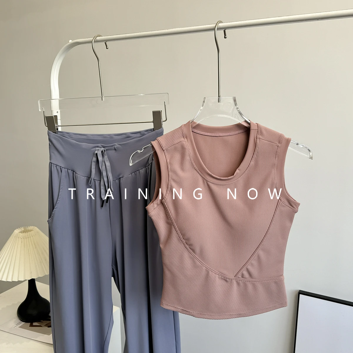 

Фитнес-костюм для женщин летом, новая мода, профессиональный тренировочный костюм для пилатеса, высококачественный спортивный костюм для бега и йоги для похудения