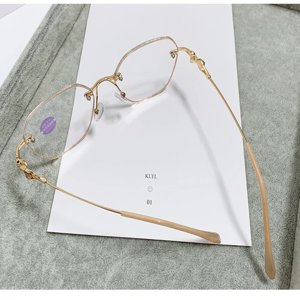 Klassnum 2024 kacamata baca แว่นตาอ่านหนังสือสีฟ้าน้ำหนักเบามากสำหรับผู้หญิงและผู้ชาย, แว่นตาผู้สูงอายุใช้ได้ทั้งชายและหญิง + 1 ~ + 4.0