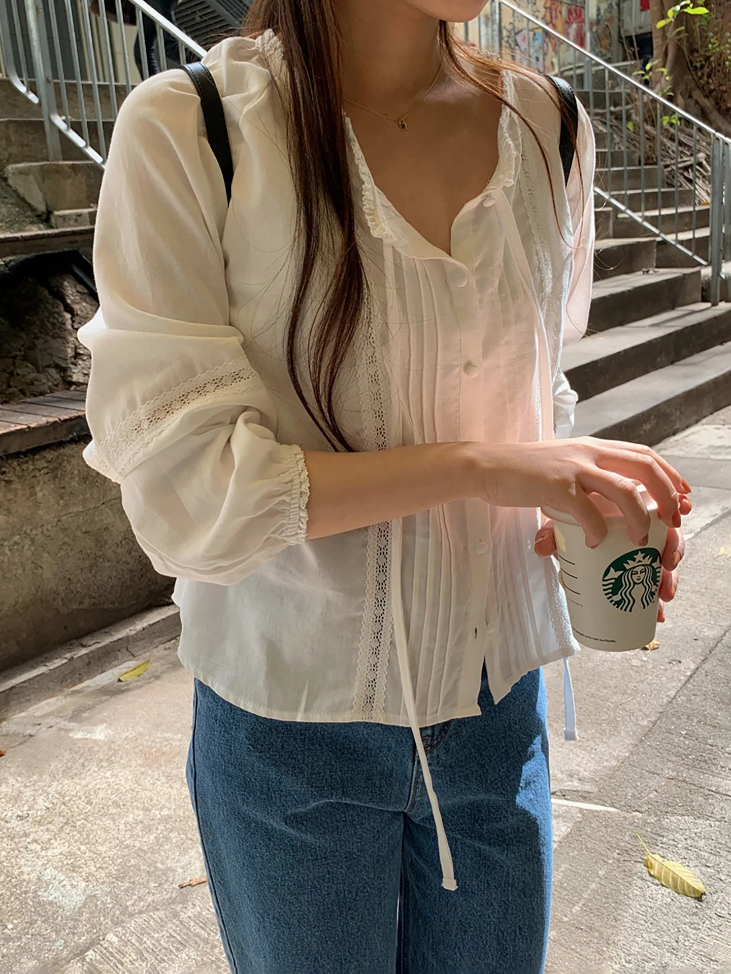 

Женская блузка в французском стиле с пышными рукавами, кружевным воротником и бантом, повседневный шикарный топ из полиэстера с длинными рукавами