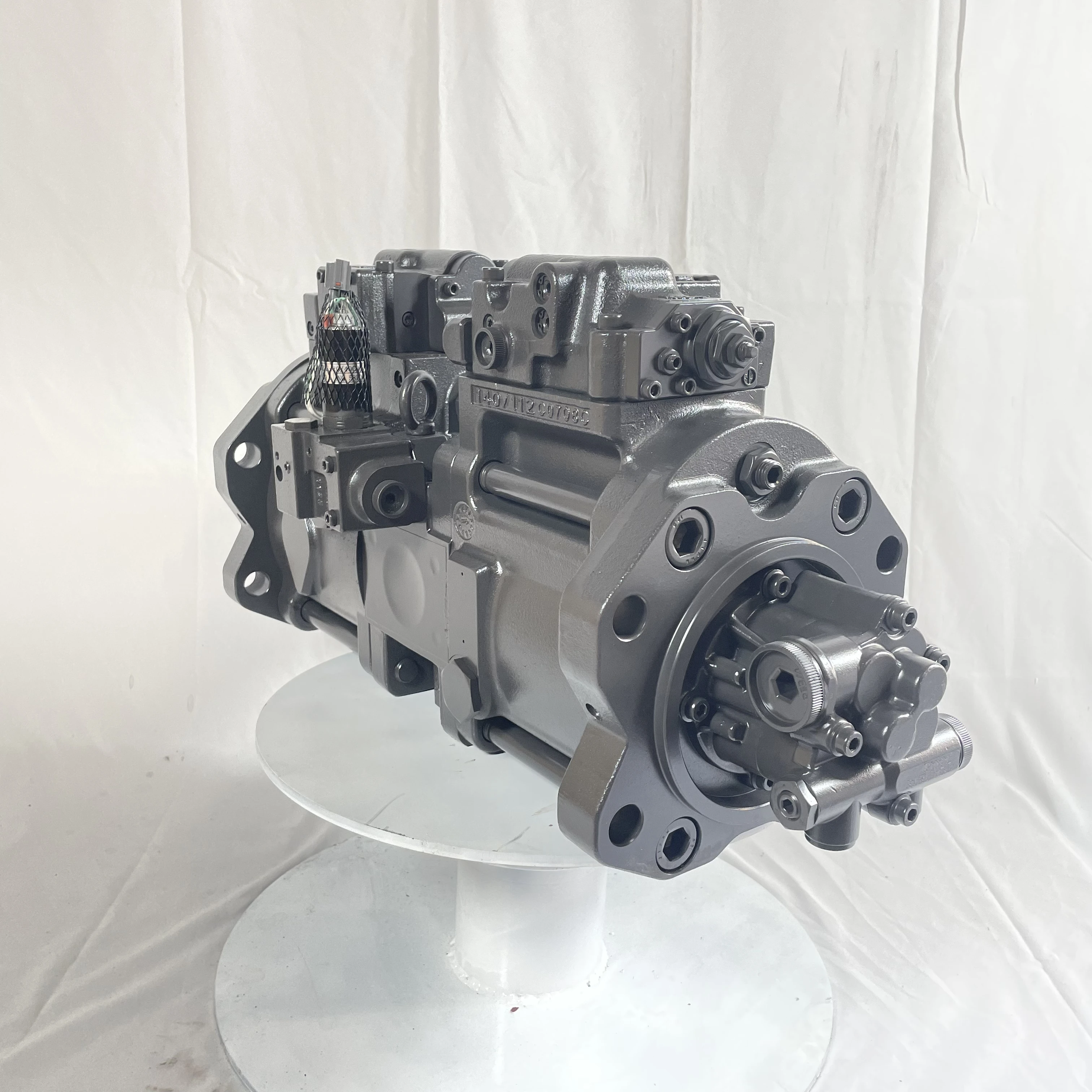 31Q7-10050    R260-9/R265LC-9/R250LC-9s K3V112DTydraulic pump excavator EC210/EC240/EC210B