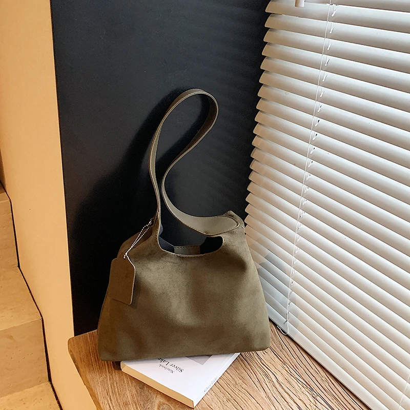 

2025 Winter New Solid Faux Suede Hasp Simple Versatile Shoulder Bags Classic Classic Style Commute Portable Handbags for Women
