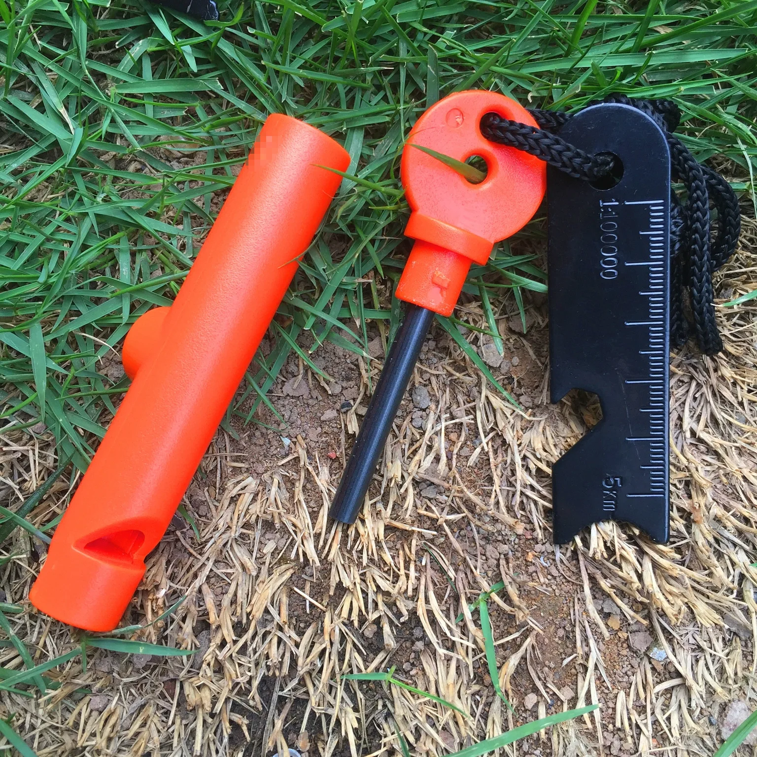 Multi-function Fire-starting Ferro Rod with Built-in Compass, Emergency Whistle, Multi-purpose Scraper with Measurements