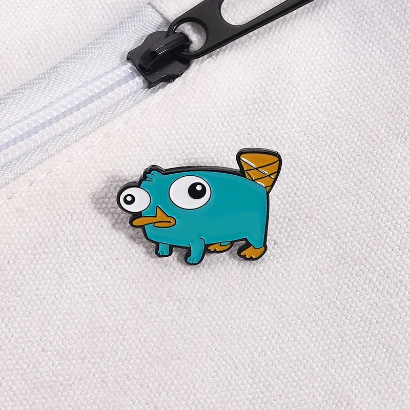 Lustige Action-Spiele Emaille Pins Cartoon Schnabeltier Spiel Rolle Legierung Brosche Kleidung Revers Abzeichen Tier Schmuck Geschenke für Kinder Freunde