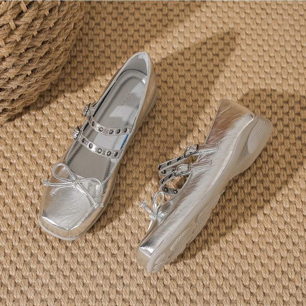 シルバーフィッシングライトバレエシューズ、フェアリースタイルのボウ、スクエアトゥ、フラットメリージェーンシューズ、スカートとパンプスを着用する女性用