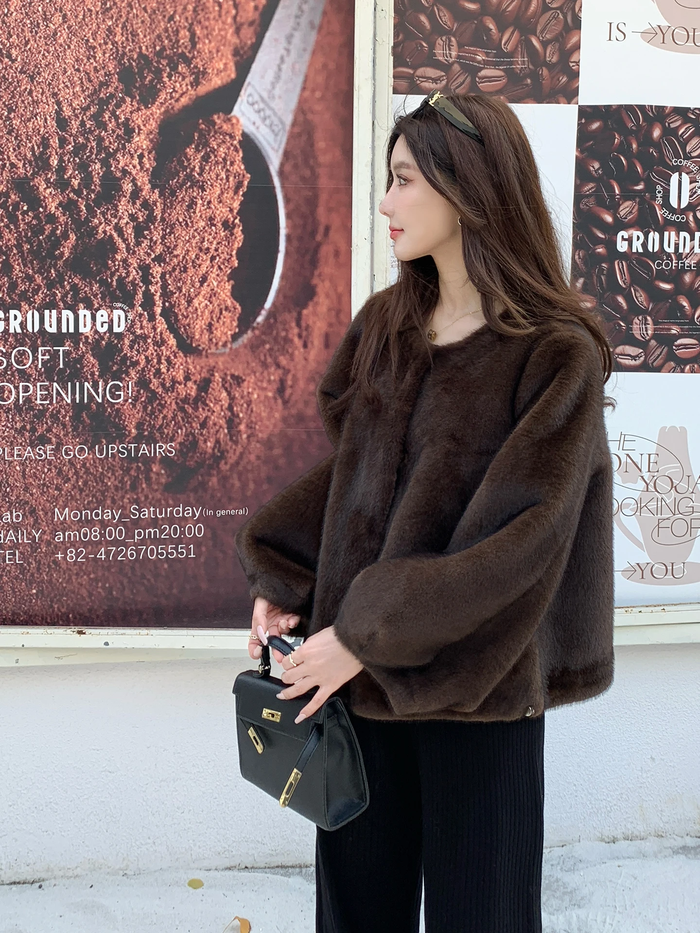 

Экологичная женская шуба из искусственного меха, винтажный стиль, имитация норки, кожаная куртка, удобная, теплая, однотонная, осенняя...