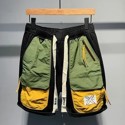 2024 neue japanische Mode Kontrast farbe Spleißen Tasche Casual Shorts Herren Sommer lose personal isierte Arbeits kleidung Viertel Hosen Männer