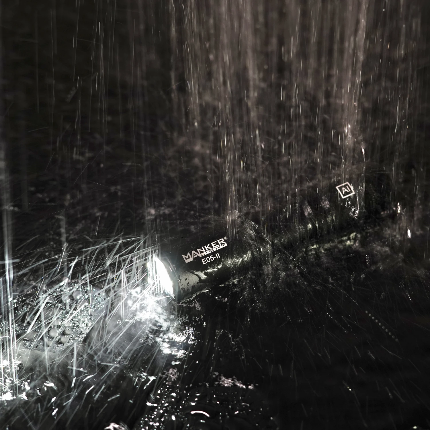 Mankerlight E05 II 1300 Lumens High Output Ultra-Compact Best EDC Flashlight on 14500 / AA Class