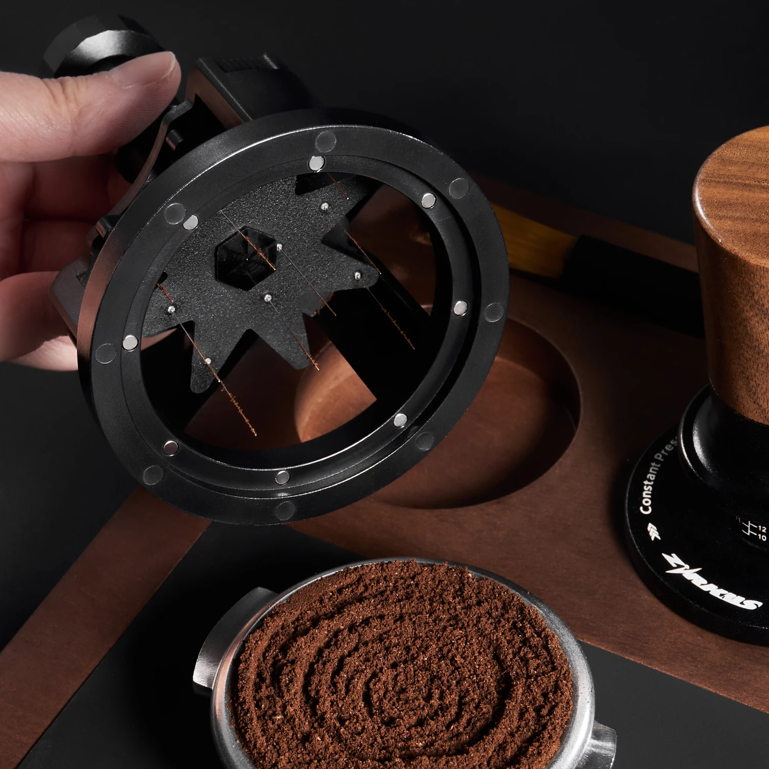 WDT Tools Press Down Rotary 51mm 54mm 58mm Espresso-Rührer Nadelverteiler Magnetisches Kaffeemaschinen-Zubehör Barista-Werkzeuge – Detail 5