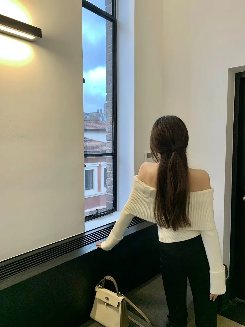 Sweet Hot Girl Pure Sexy Halter Neck Off Shoulder Sweater Women's Long-sleeved Short Knitted Pullover Fashion Female Clothes