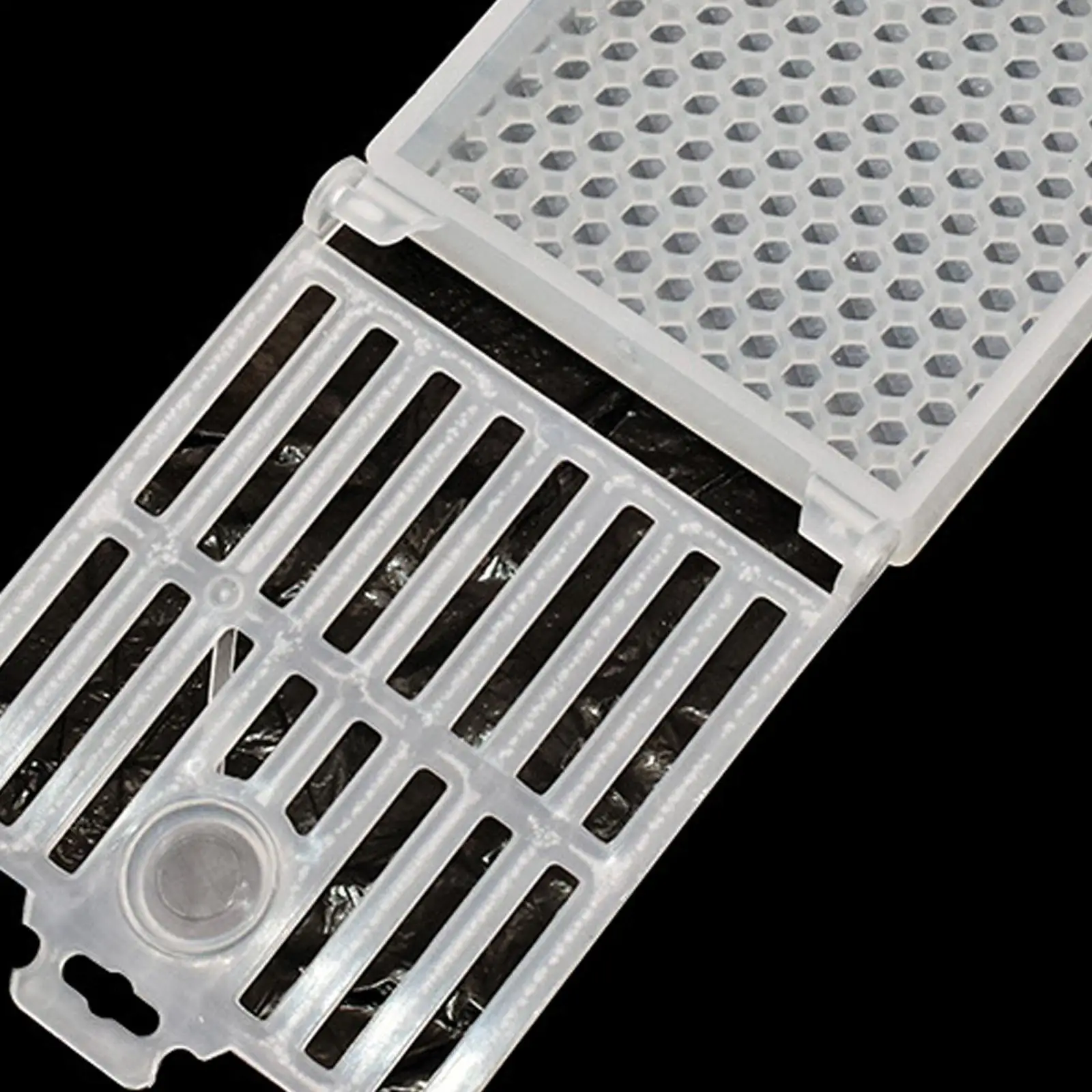 Queen Bee Post Cage Plastic Reusable Tool for Hive Beekeeping Bee Isolator with Foundation Sheet for Beekeeper