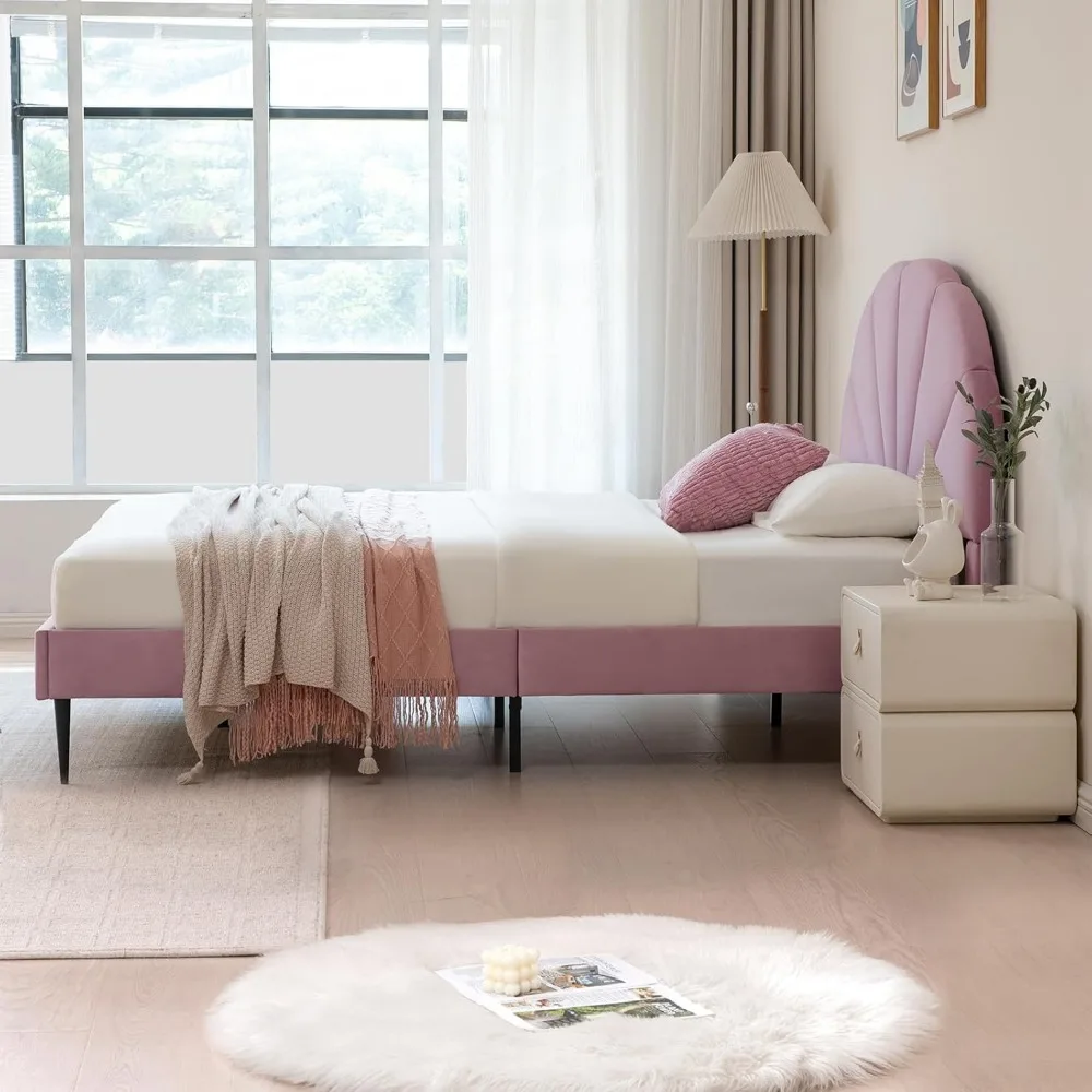 Roze bedframe queensize, zwaar uitgevoerd gestoffeerd bed met uniek hoofdeinde, zacht fluwelen platformbed met houten lattenbodem