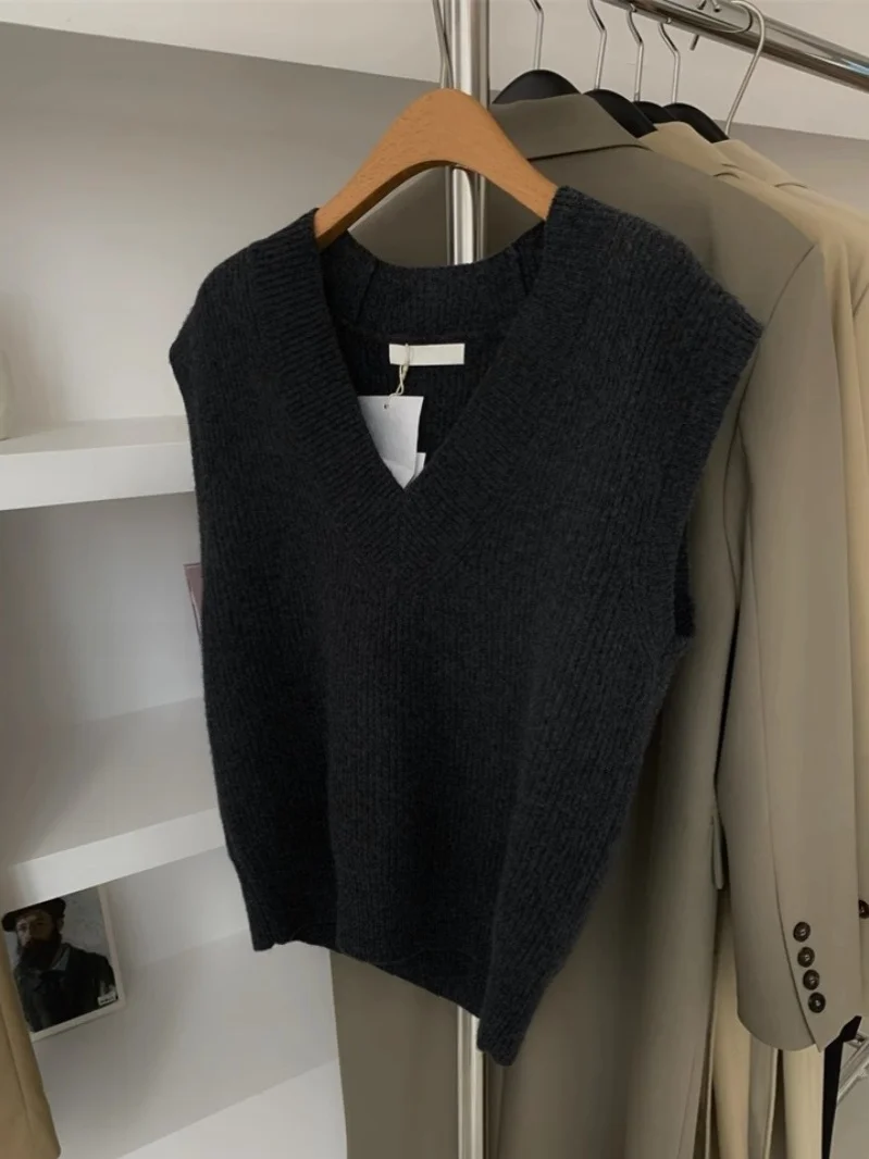 Retro V-Neck Knitted Vest Women's Loose Shoulder Pad Vest Autumn Winter Fashion Layering Top Women's Sleeveless 