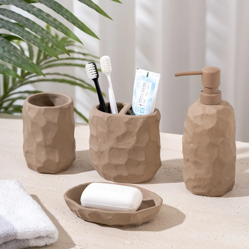 

Набор керамических аксессуаров для ванной комнаты, 4 предмета: дозатор для мыла, держатель для зубных щеток, мыльница, стакан для дома, отеля, путешествий.