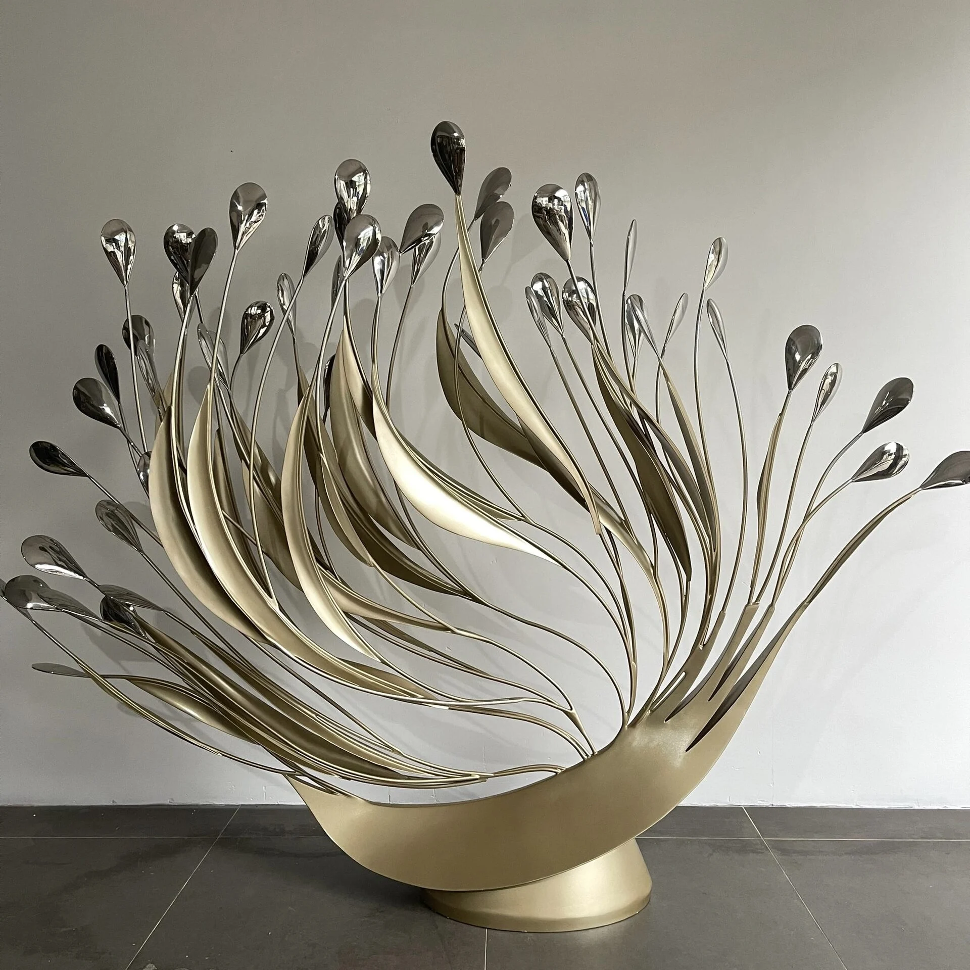 

Фабрика настраиваемое высокое качество галька абстрактное искусство современный металл декоративный камень уличная скульптура из нержавеющей стали