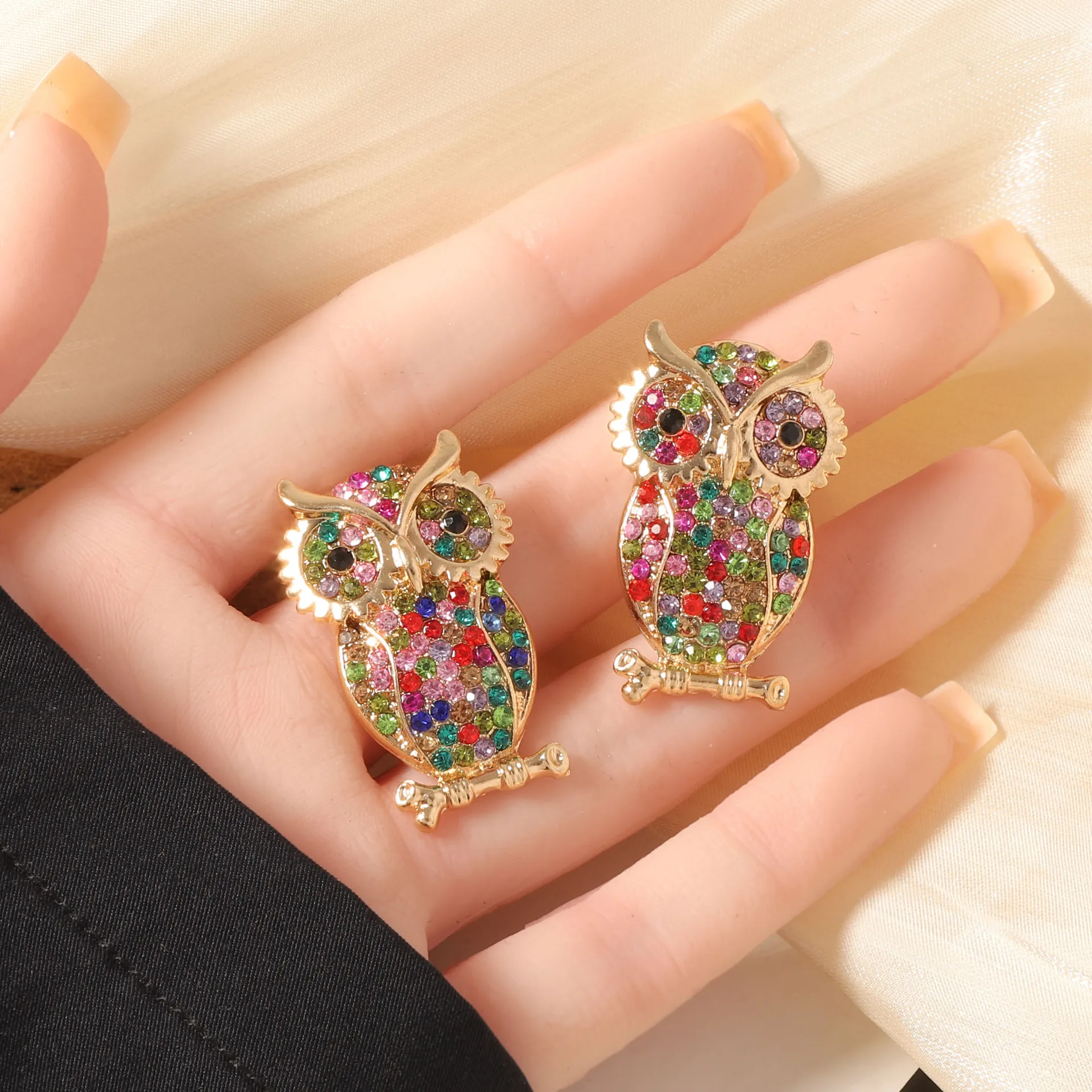 Wind exaggerated colored diamond owl earrings cute cute cute little animal earrings retro source earrings women
