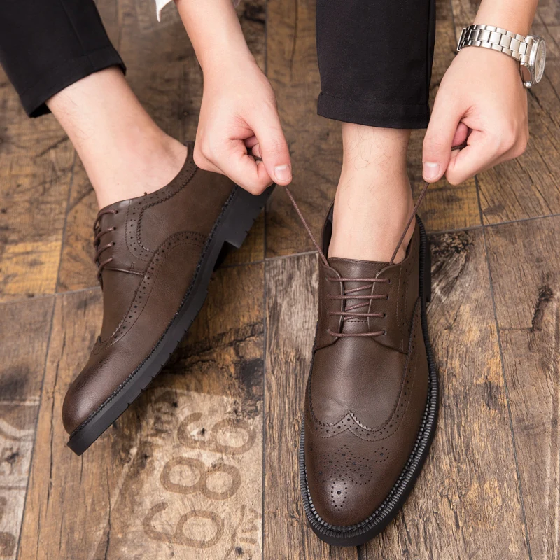 

Men Business Brogue Shoes Dark Brown Men Comfortable Office Fashion Formal Leather Shoes with Lace-up Heels Banquet Shoes Men