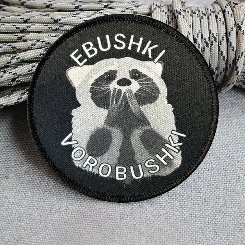 Parche táctico mapache con velcro – Insignia moral para mochila - imagen 3
