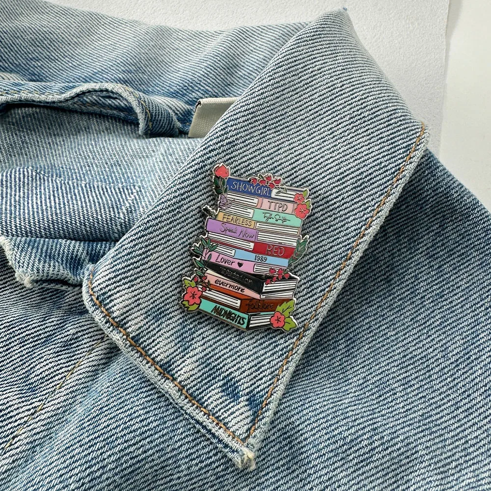 Era Tour Musikalbum-Themen-Broschen, Blumen- und Buch-Anstecknadeln, Kleidung, Rucksäcke, Accessoires, Geschenke für Fans und Musikliebhaber – Detail 6