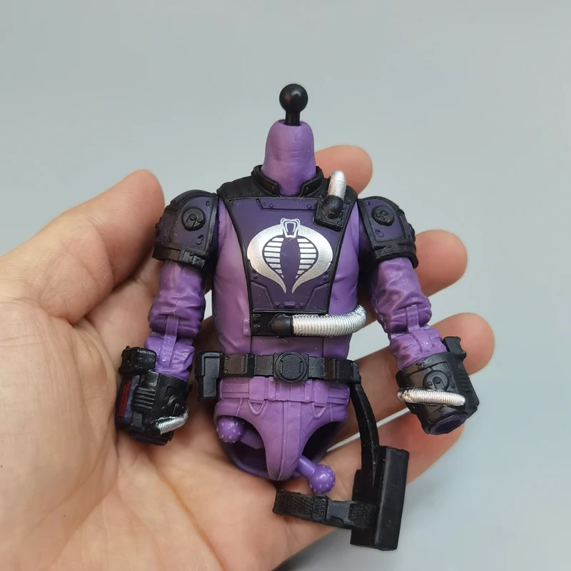 Hasbro GI. Figura de acción de la serie clasificada Joe de 6 pulgadas, modelo articulado Cobra Techno Viper con cuerpo en blanco y accesorios a granel