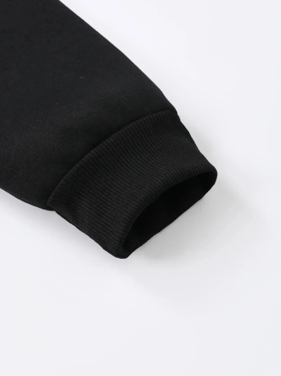 Las sudaderas con capucha de mujer de Disney son adecuadas para el uso diario en otoño e invierno. La tela es suave, cómoda y lavable a máquina.