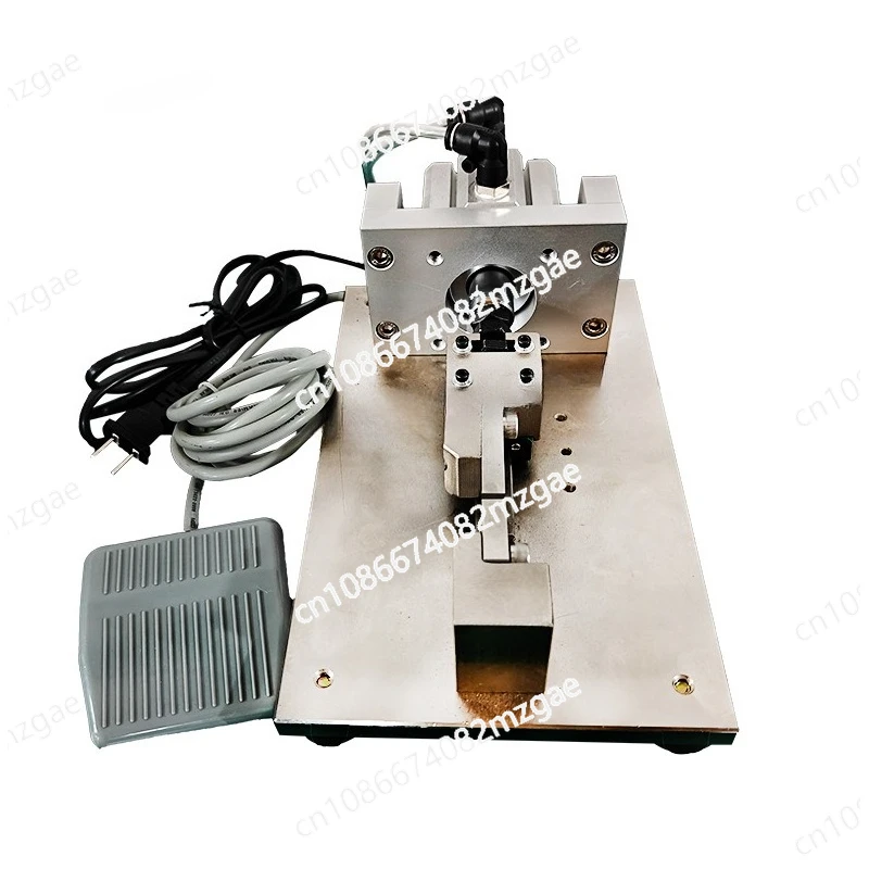 Automatic terminal threading machine copper nose threading assists large square wire cable core pressing without returning wire