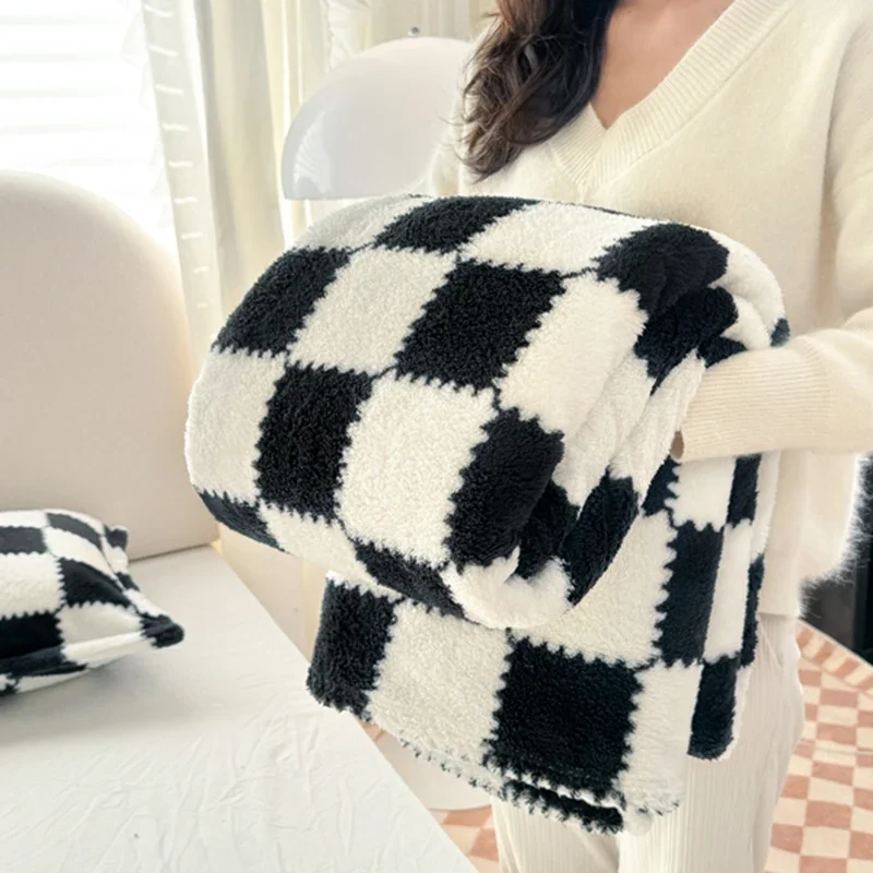 New Panda Plush Spring Thermal Blanket Autumn Winter Warm Sofa Blanket for Throw Soft Comfortable Napping Blanket Knee Leg