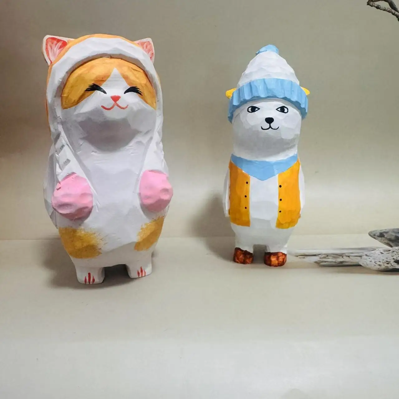 Wood Lucky Cat Maneki Neko Figurine Hand Carved Cute Creative Wood Craft Desktop Ornament For Home