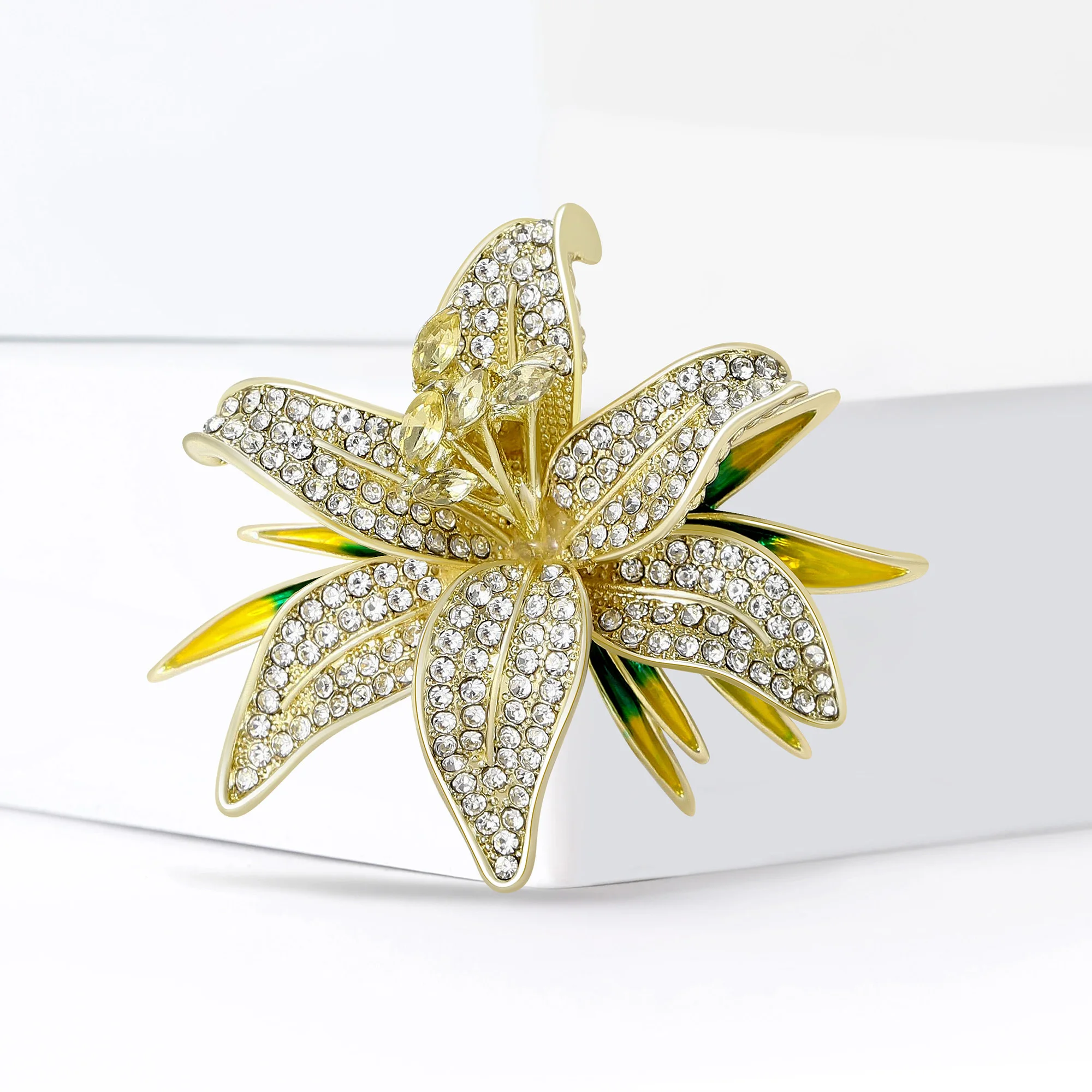 Trendy Rhinestones Lilys Brooches for Women Unisex Enamels Flowers Pins Badges Office Party Backpack Gifts Jewelry Accessories