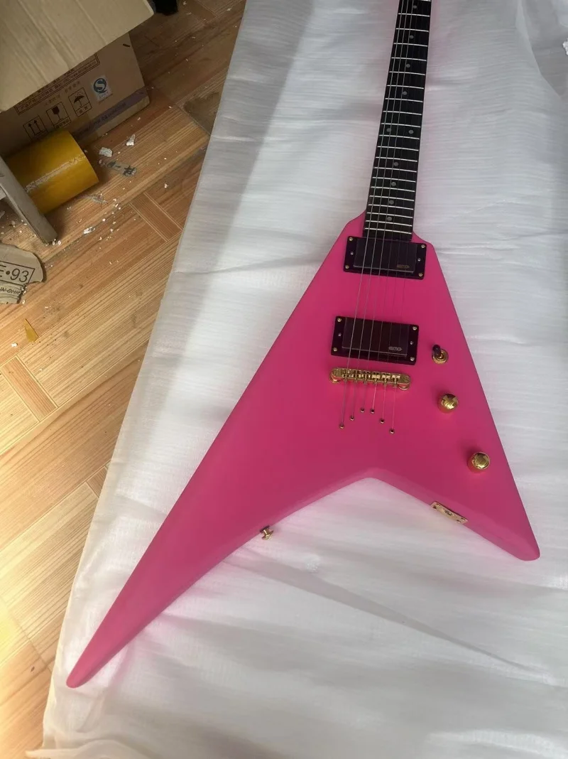 

Matte pink 6-string dovetail electric guitar，Rosewood fingerboard，Gold hardware，Chordal perforator，Customizable, free shipping