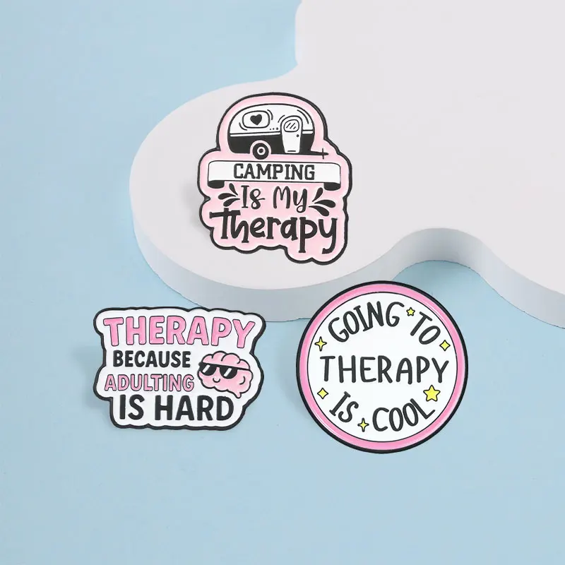 �Therapie zu gehen ist cool“ – Emaille-Abzeichen, „Erwachsen werden ist schwer“ – Zitat-Anstecker, Brosche mit mentaler Gesundheit, Humor, Schmuck, Geschenk – Detail 5