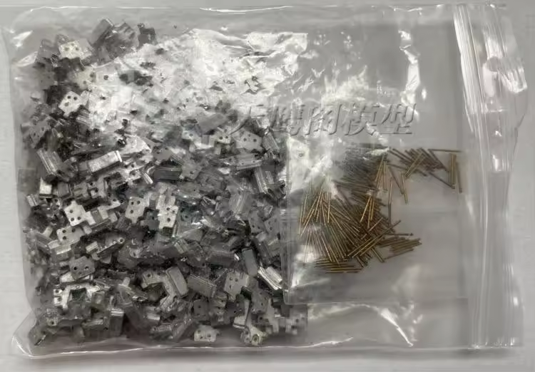 R Модель 35218Q 1/35 Металлическая гусеница с металлическими штифтами для сборки полугусеничного транспортера Sd.Kfz.7-8T